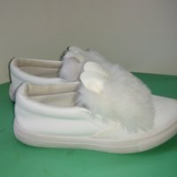 Детски бели спортни обувки Fashion с пухчета и ушички - като зайче, снимка 2 - Детски маратонки - 27332778