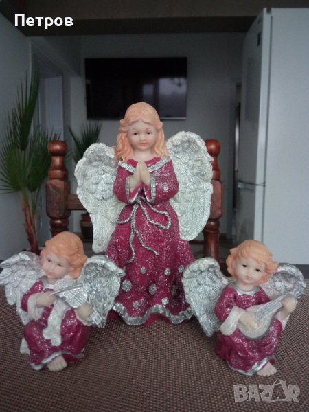 Продавам композиция от три броя,красиви ангели.Жена и две деца.Обявената цена е за брой., снимка 1
