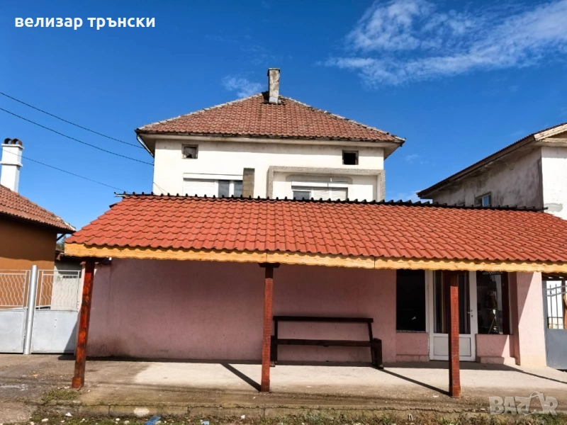 къща двуетажна с магазин, снимка 1