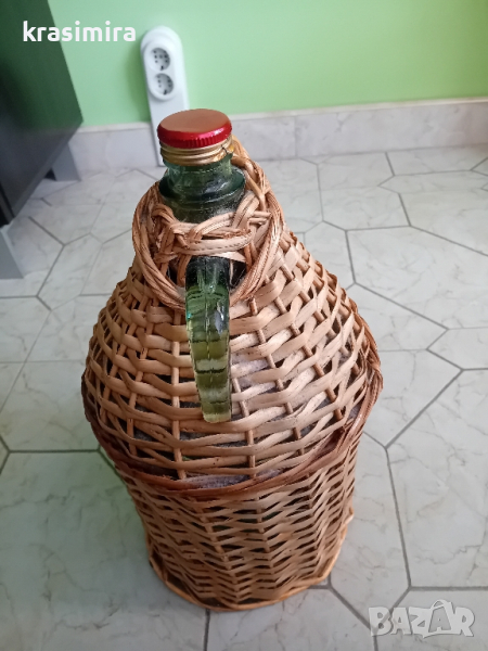 Продава стъклени дамаджани с оплетка, снимка 1