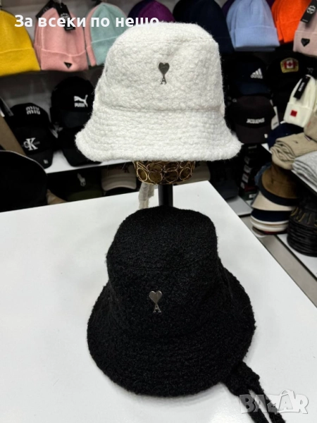 Ami Зимна Шапка Тип Идиотка - Бяла Или Черна Код E936, снимка 1