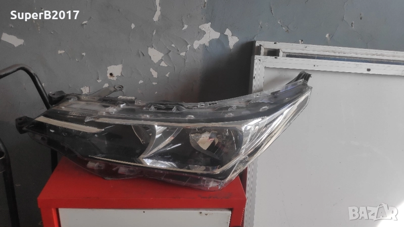 Продавам - оригинален ляв фар за Тойота Корола 2017 г. забележки по корпуса, снимка 1