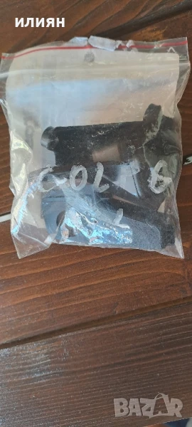 ремонтен комплект ушета за ляв фар за vw Golf 6, снимка 1