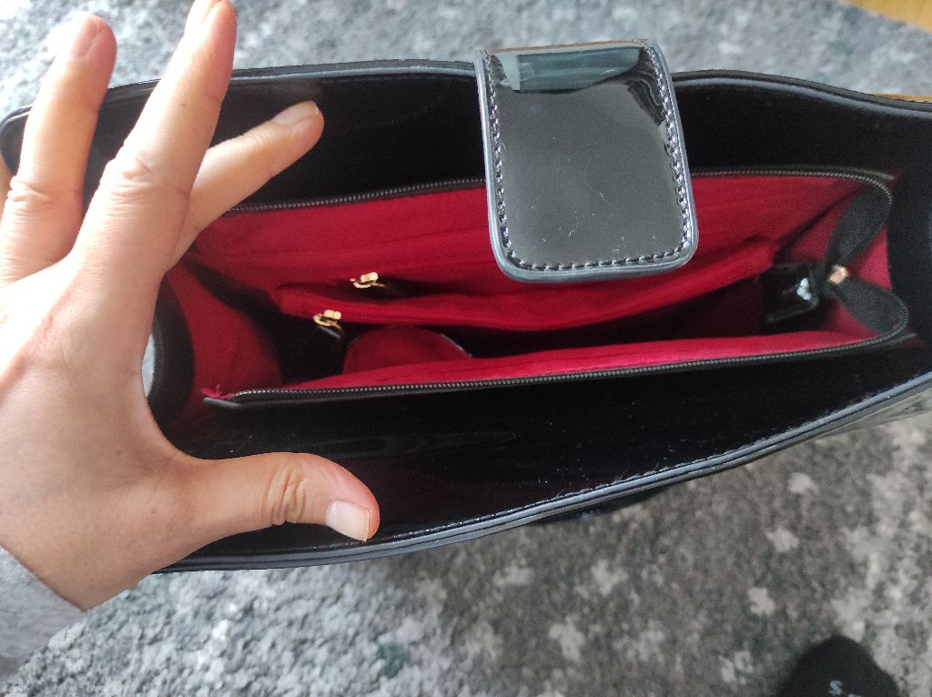 Лачена чанта тип куфарче в Чанти в гр. Добрич - ID36403704 — Bazar.bg
