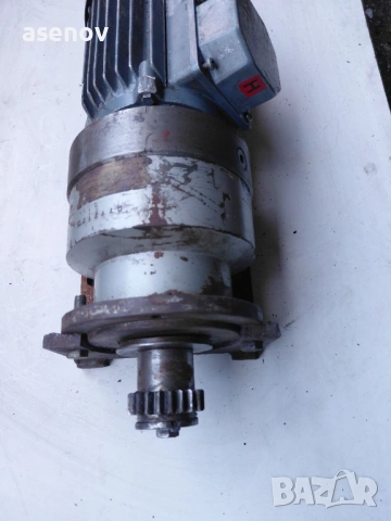 редуктор- 40 оборота, снимка 2 - Електродвигатели - 53413841