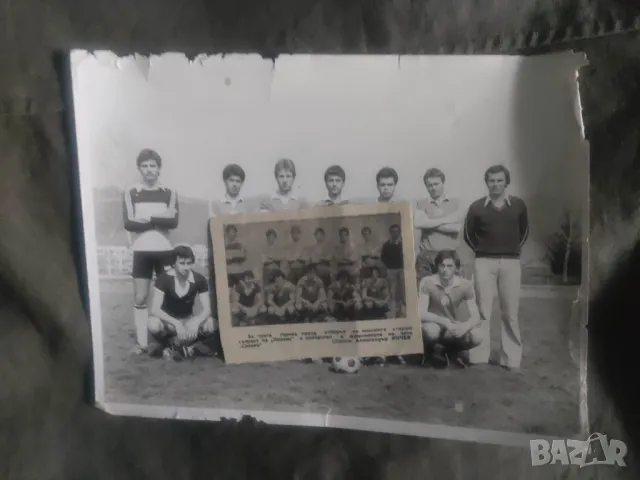 Продавам стара снимка Отборът на юноши старша възраст " Правец", футбол зона Средец 