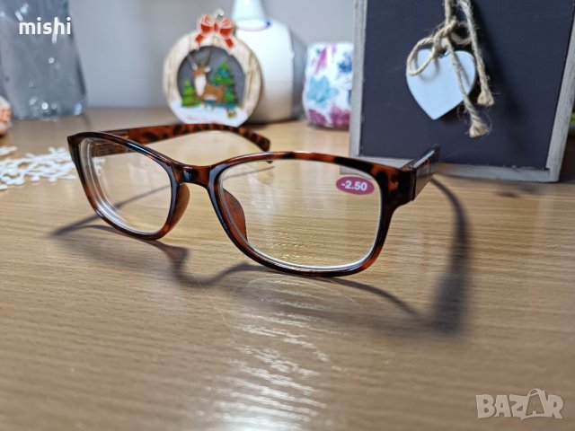 Красиви нови очила -2.50, снимка 2 - Слънчеви и диоптрични очила - 43602740