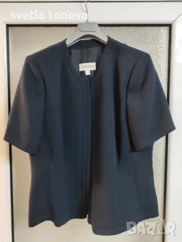 Елегантно тъмно синьо сако на Luxima