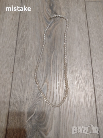 гердан с бели мъниста