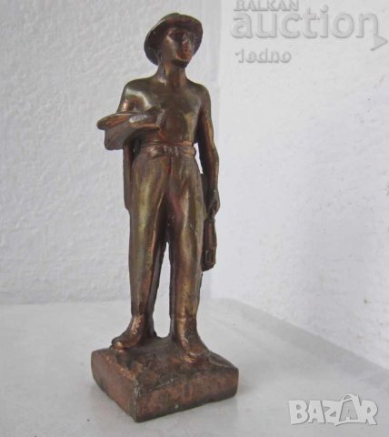 Миньор с каска и лампа статуетка фигура, пластика, автор, подпис R.Scali метал, снимка 3 - Декорация за дома - 28880497