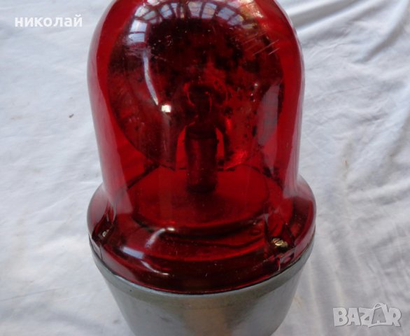 Ретро червена лампа употребявана 12V  напълно изправна Made in Poland произ. 07.1982 год. , снимка 3 - Аксесоари и консумативи - 38781868