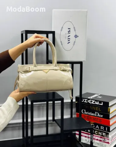 Prad🅰️ дамски чанти Различни цветове , снимка 2 - Чанти - 48588427