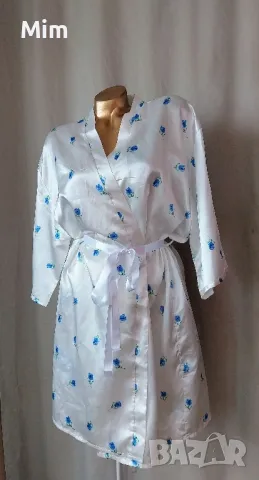 L/XL Бял сатенен халат на сини цветя , снимка 4 - Нощници - 49187877