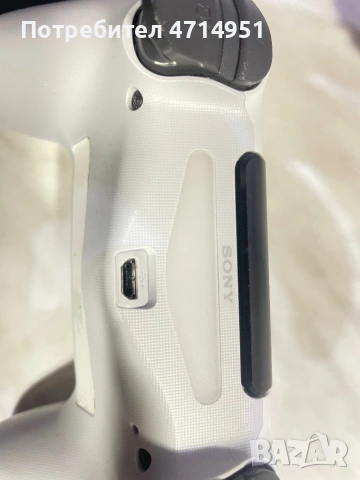 Оригинален джойстик за Ps 4 Pro бял и черен!, снимка 3 - Аксесоари - 53215792