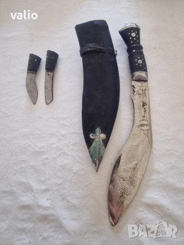 Продавам нож кукри 