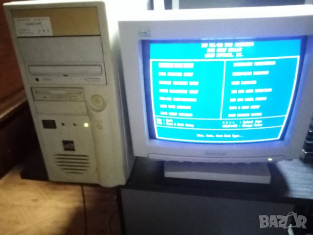 Стар Компютър 486 с монитор ретро 