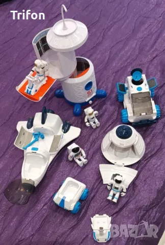 Сет колекция космически играчки - станция, совалка, луноход, космонафти