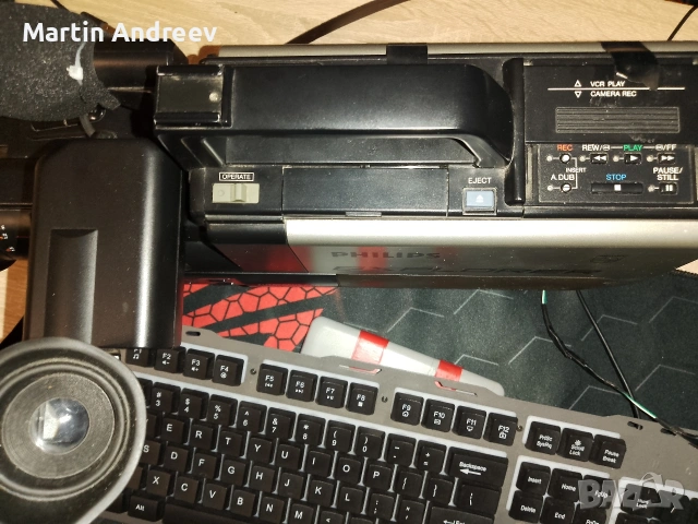 Продавам отлично работеща стара VHS видеокамера, снимка 7 - Антикварни и старинни предмети - 53335700