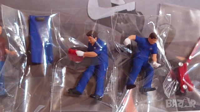 Механици в мащаб 1/64, снимка 2 - Колекции - 52770206