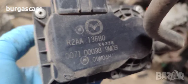 Дроселова клапа R2AA 136B0 Mazda 6 2.2 GH 2011г - 150лв, снимка 2 - Части - 47533172