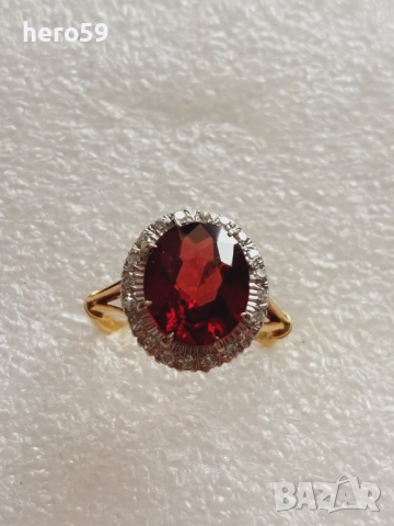 Съвременен дамски златен пръстен 18к с прекрасен гранат и диаманти.Има и сертификат , снимка 4 - Пръстени - 51484845