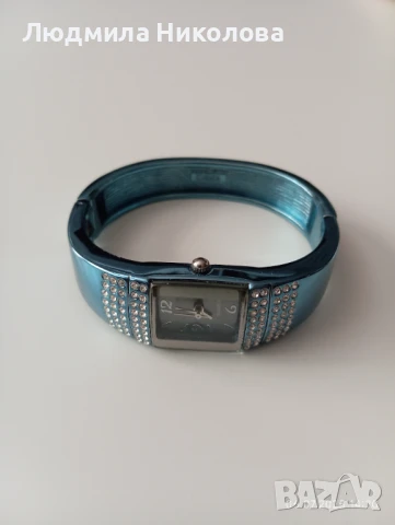 Дамски часовници гривни Avon, снимка 3 - Дамски - 50926521