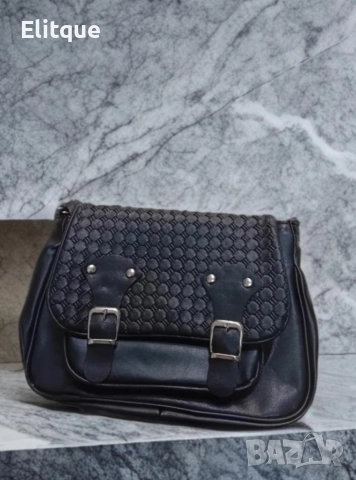 Дамска кожена чанта с катарама, снимка 3 - Чанти - 52864277