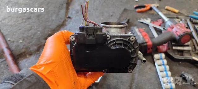 Дроселова клапа RF7J 136B0 Mazda 5 2.0D-110к.с. - 90лв, снимка 2 - Части - 48248928