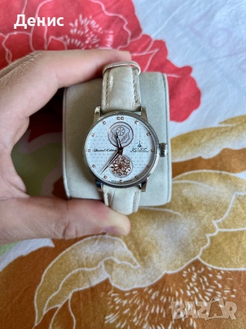 Дамски часовник лимитирана серия от 50 бройки, снимка 2 - Дамски - 51665578