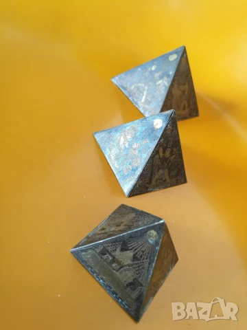 пирамида старинна бронз с инкрустации, снимка 8 - Декорация за дома - 50759175