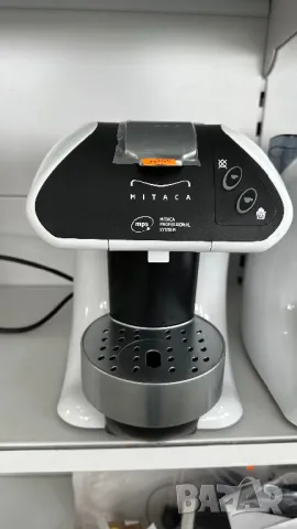 Кафе машина на капсули illy, снимка 4 - Кафемашини - 49735708