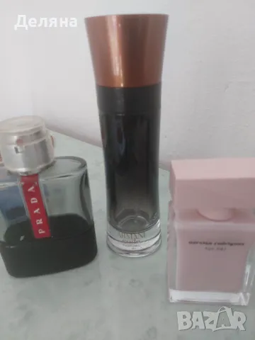 Празни шишета от парфюми.   