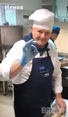 Търся работа като помощник готвач.