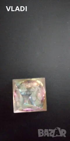 Кристална пирамида везни