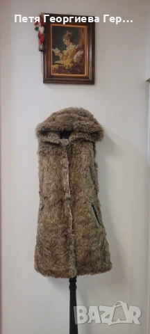 Дълъг пухен елек с качулка на Only , снимка 9 - Елеци - 53376014