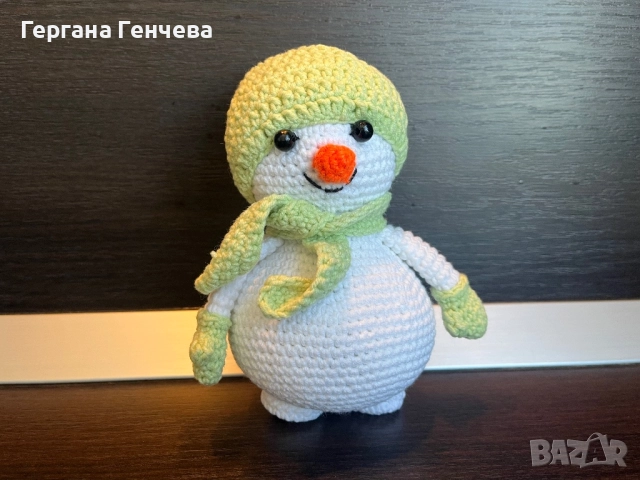 Ръчно изработен плетен снежен човек – идеален подарък! , снимка 2 - Кукли - 52558050