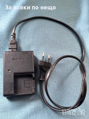 Оригинално зарядно за фотоапарат ,  Sony BC-CSGB , зарежда батерии NP-FG1 NP-BG1, снимка 1