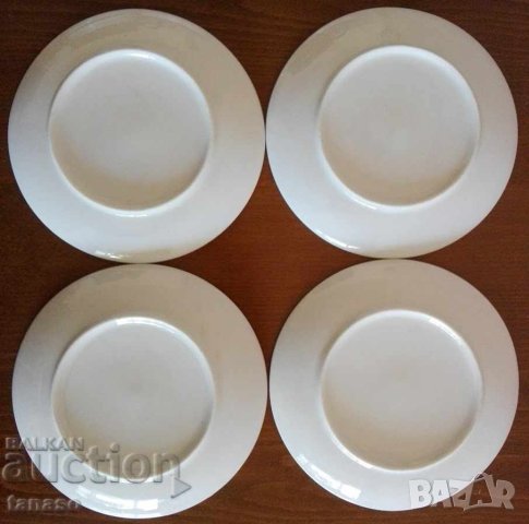 4 Италиански коледни порцеланови чинийки, снимка 6 - Чинии - 43689341
