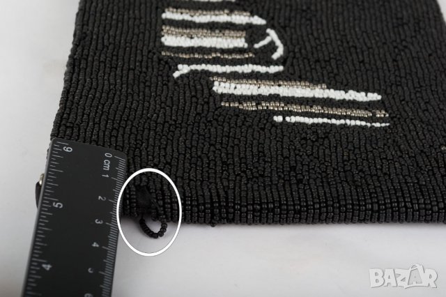 Дамска чанта тип плик в черно, бяло и сребристо Револвер марка Borro , снимка 5 - Чанти - 28650299