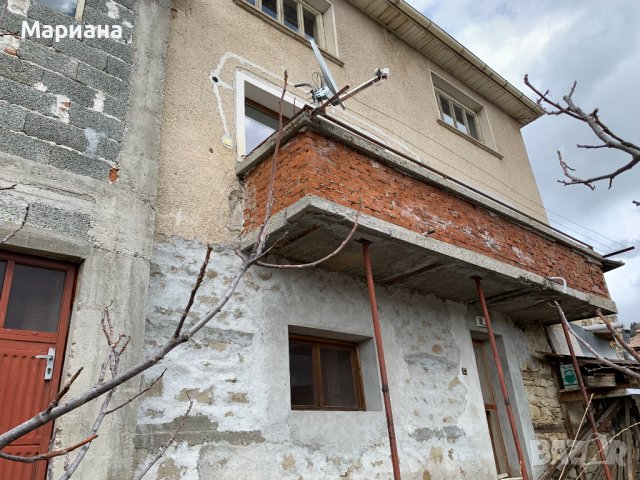 Продавам триетажна къща в село Момчиловци, до Пампорово и Смолян, снимка 7 - Къщи - 43159215