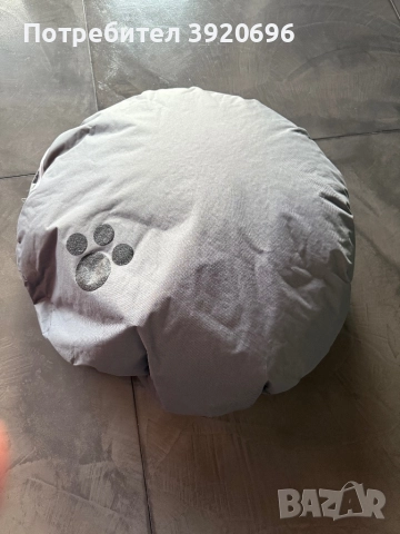 Барбарон (пуф) с апликация във формата на лапа