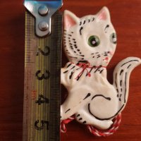 стара мартеничка на разногледа котка с червило по устата, снимка 2 - Колекции - 26483328