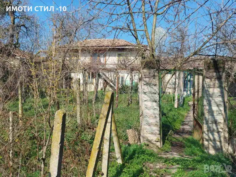 ПРОДАВА ДВУЕТАЖНА КЪЩА С. МАРАШ, снимка 1