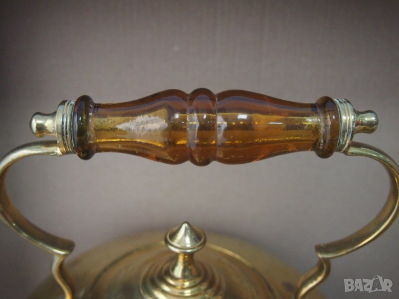 Стар винтидж месингов чайник с кехлибарена дръжка и 4 крачета, снимка 1