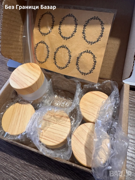 Нови Празни стъклени бурканчета с дървени капачки за козметика и декорация, комплект 6 броя, снимка 1