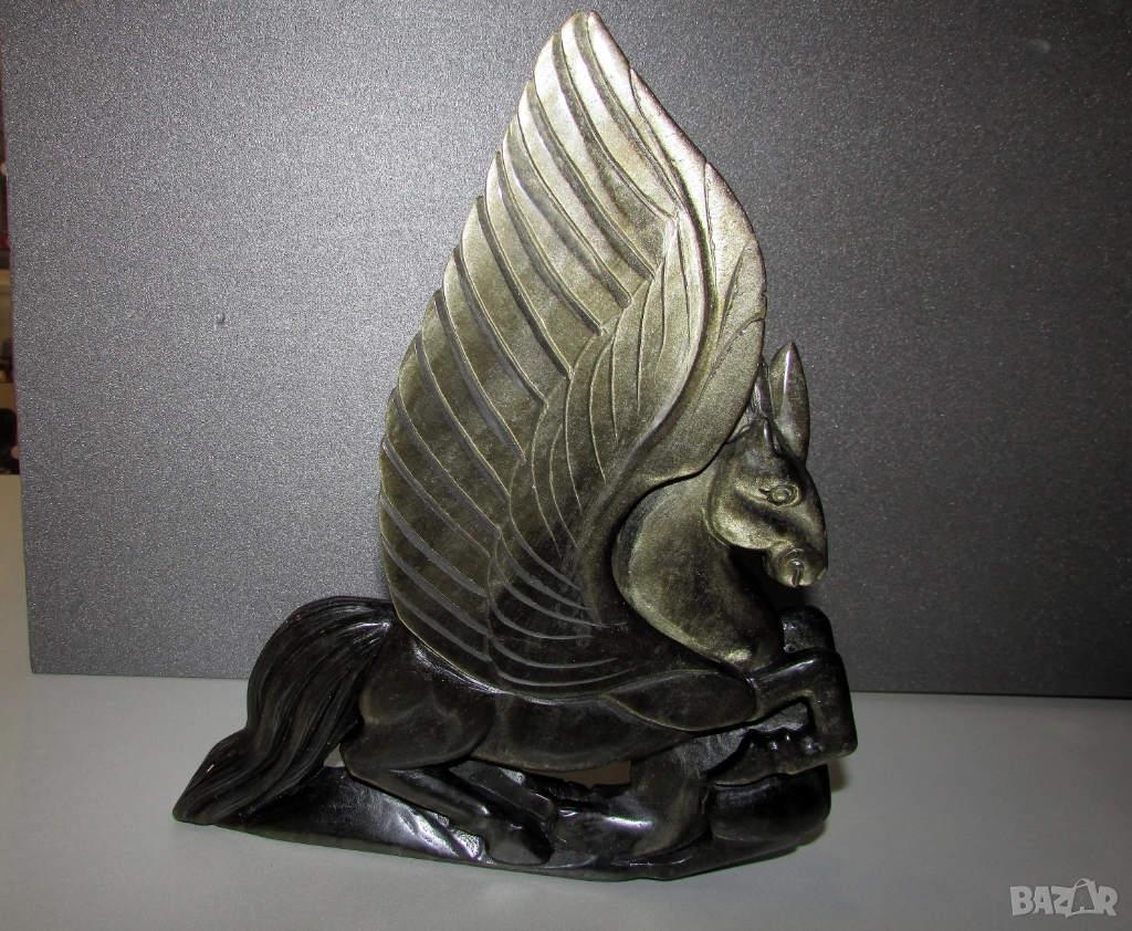 Пегас изработен от естествен златен обсидиан. Тегло 1250гр., снимка 1