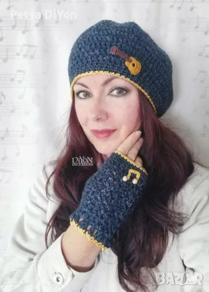 Дамски комплект ръчно плетени барета и ръкавици с музикални мотиви, снимка 1