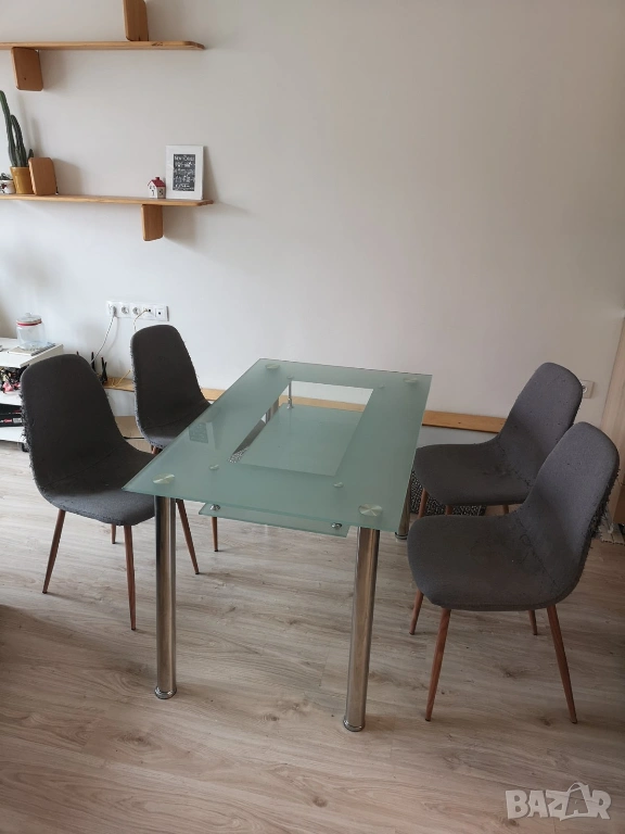 Продавам стъклена трапезна маса Аманда - Виденов с 4 стола JONSTR Jusk, снимка 1