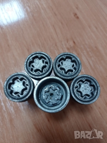 Секретни болтове + камък за Audi и Vw, снимка 4 - Части - 52374945