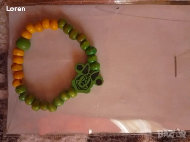 Ново!Гривнички с Мики Маус от дървен материал , снимка 3 - Гривни - 48787512